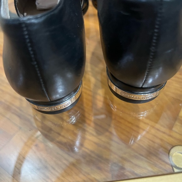 Michael Kors Graham Cut Out Oxfords Size 6 in excellent condition. - Picture 4 of 8